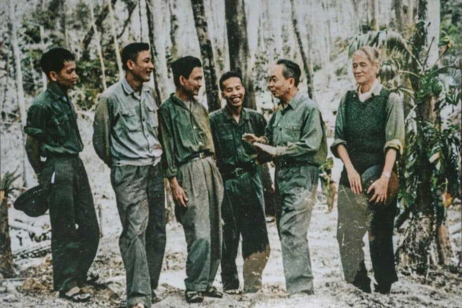Đại tướng Võ Nguyên Giáp từ một thầy giáo dạy sử trở hành vị Tổng Tư Lệnh huyền thoại