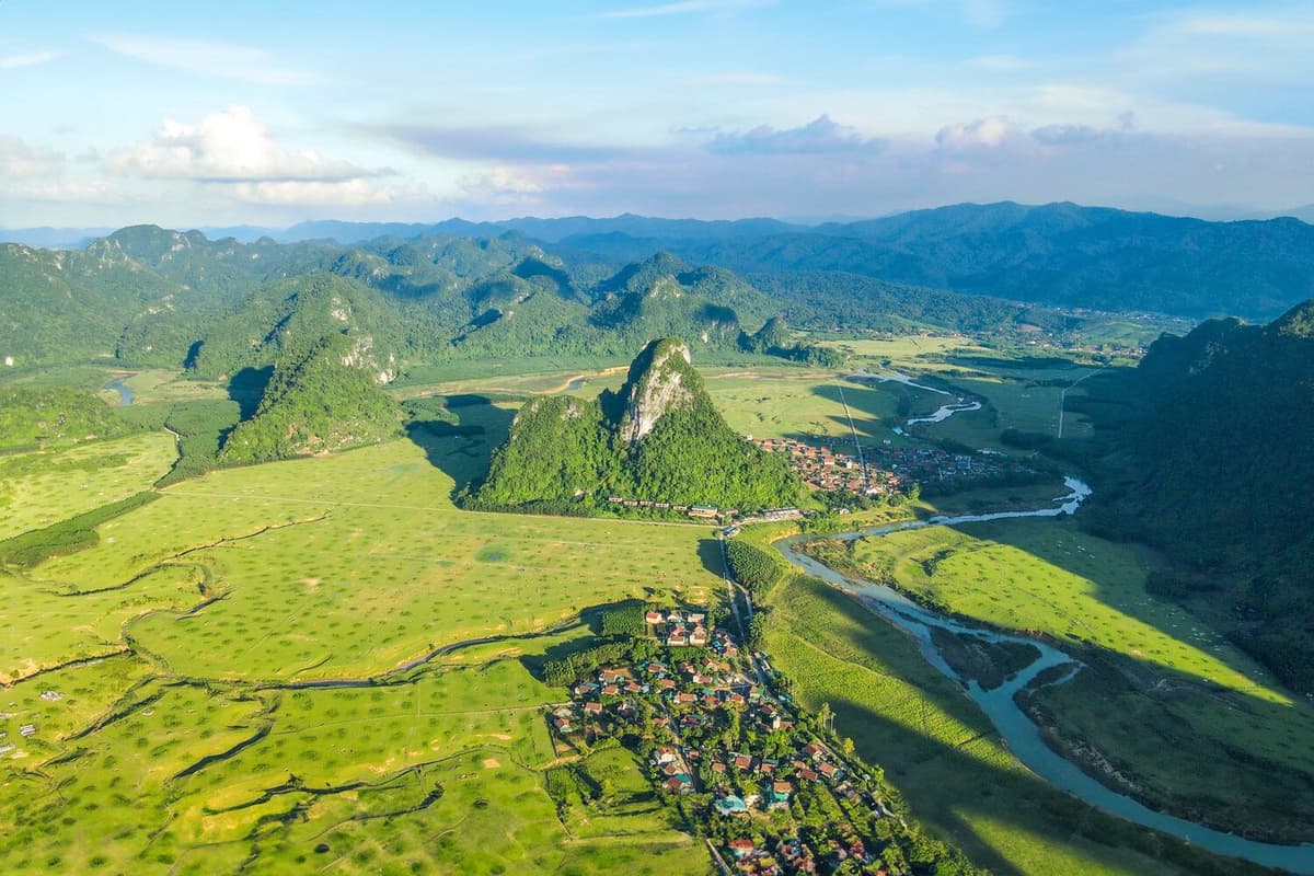 Làng Tân Hoá mang đến nhiều trải nghiệm du lịch cộng đồng và cảnh quang hùng vĩ
