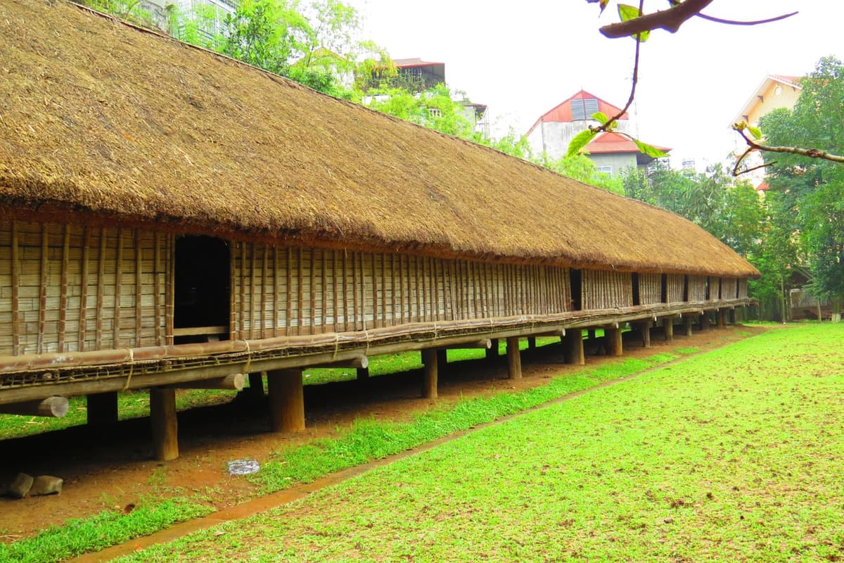 Mô hình nhà dài truyền thống ở bảo tàng Dân tộc học Việt Nam