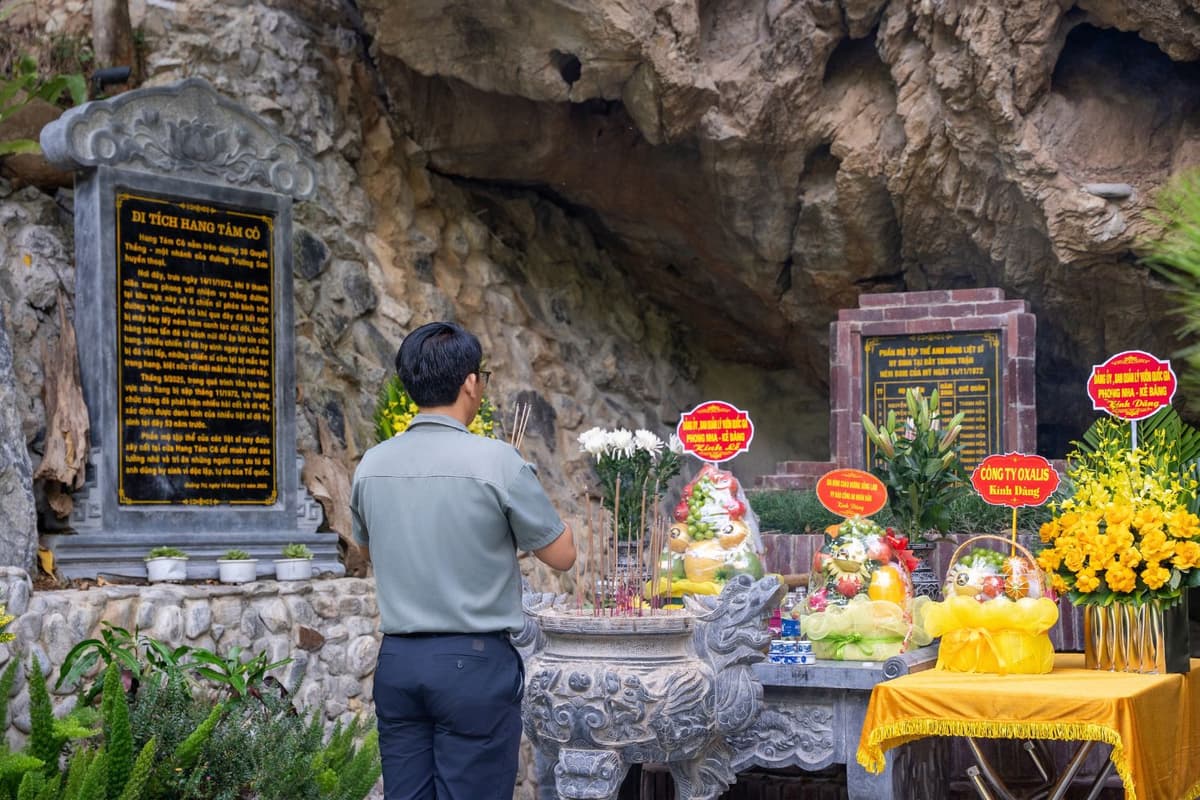 Hang Tám Cô trở thành một di tích lịch sử thiêng liêng, được lưu truyền và tưởng nhớ qua nhiều thế hệ